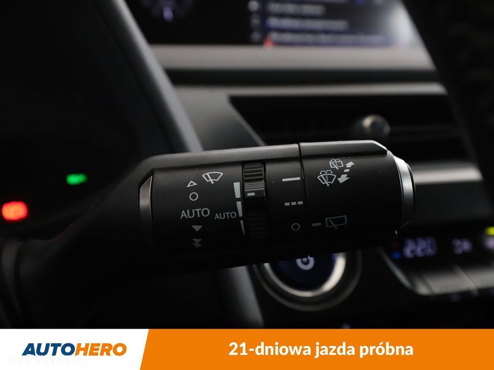 Lexus UX - 30