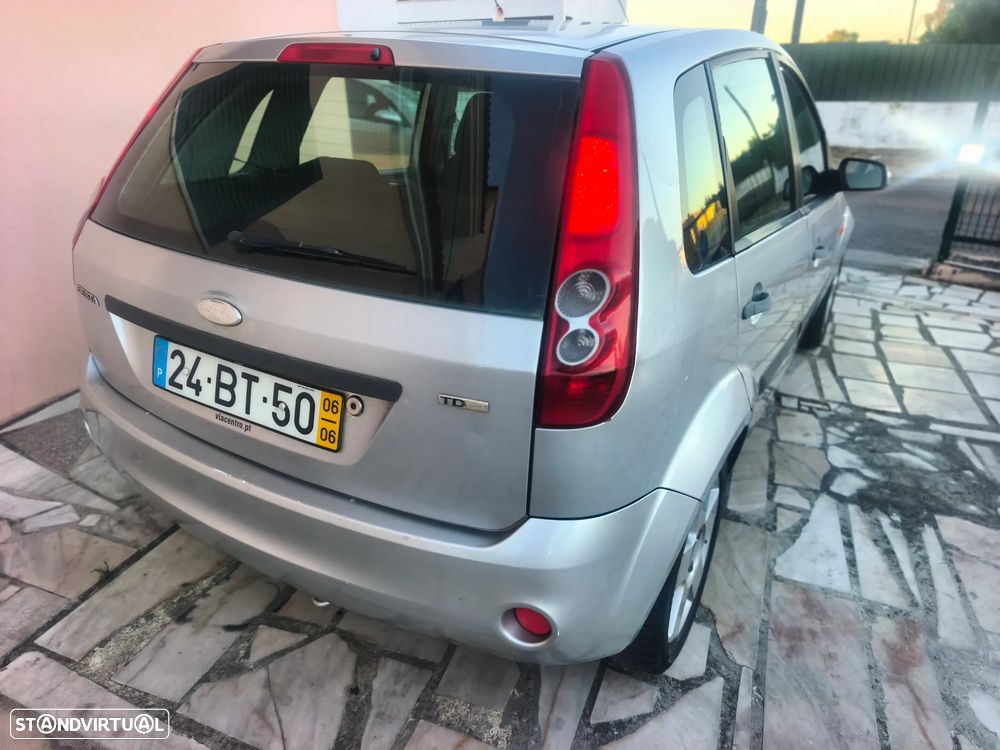 Ford Fiesta 1.4 TDCi First Edition - 19