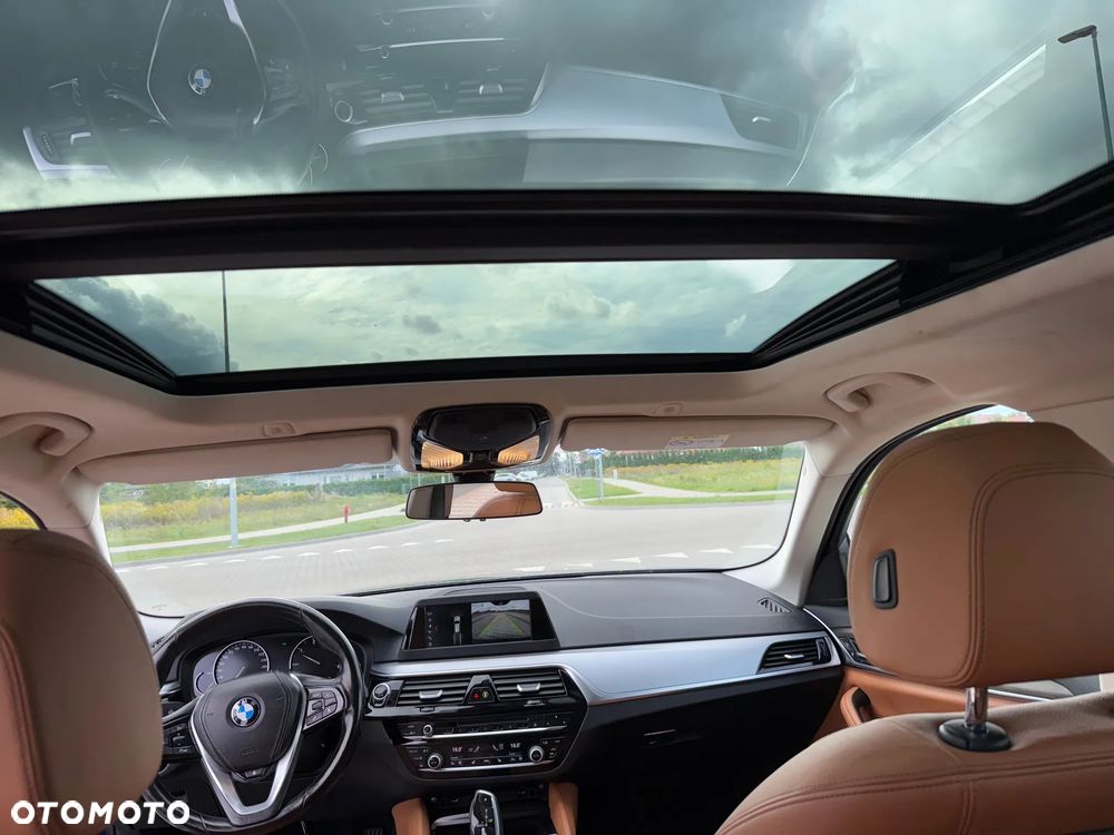 BMW Seria 5 520d xDrive Luxury Line sport - 24