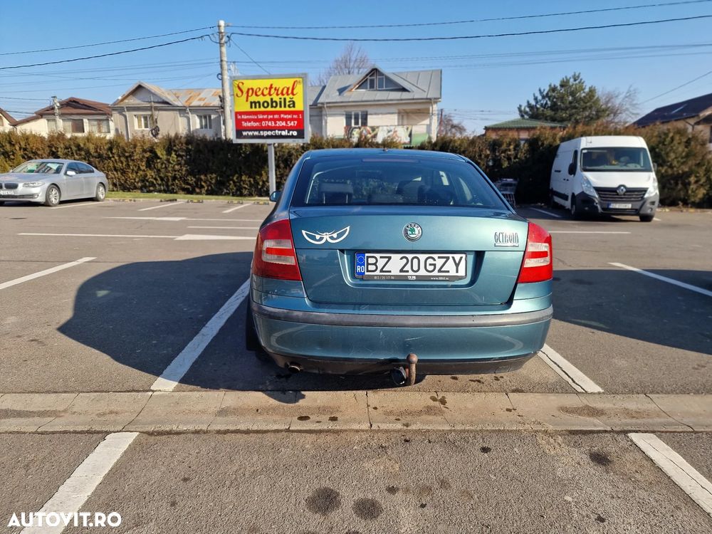 Skoda Octavia 1.6 FSI Ambiente - 8