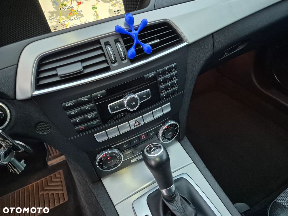 Mercedes-Benz Klasa C 200 T CGI Automatik BlueEFFICIENCY Avantgarde - 24