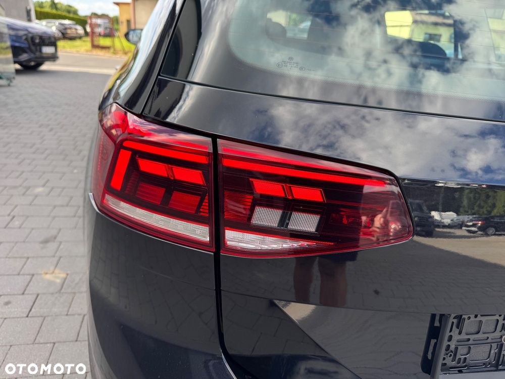 Volkswagen Passat 1.6 TDI SCR DSG Conceptline - 15