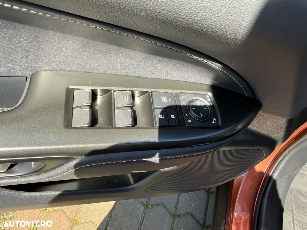 Lexus Seria NX - 15