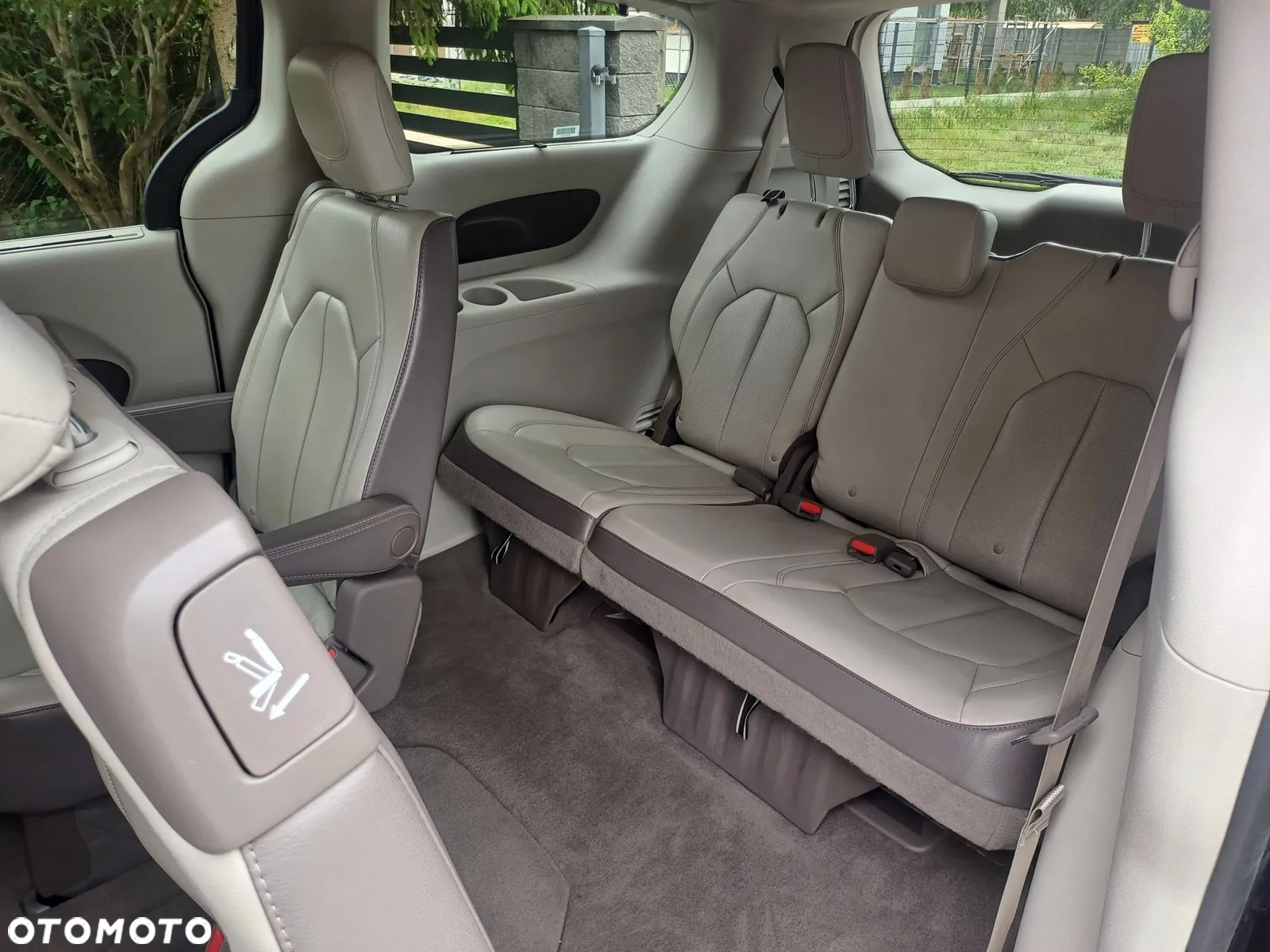 Chrysler Pacifica - 16