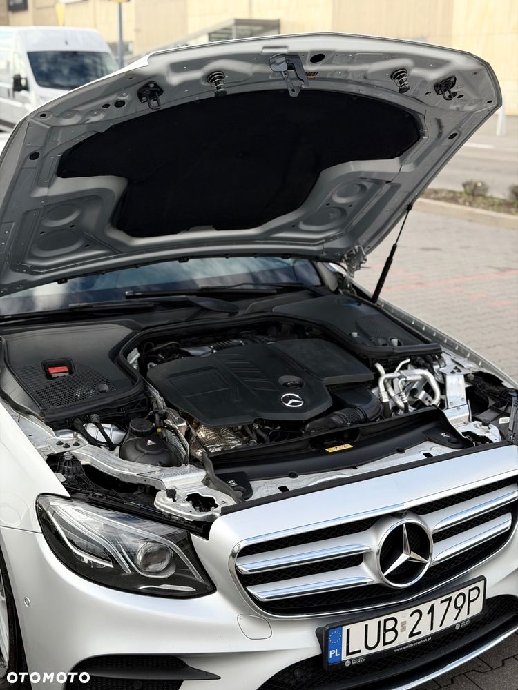 Mercedes-Benz Klasa E 220 d 4-Matic 9G-TRONIC - 28