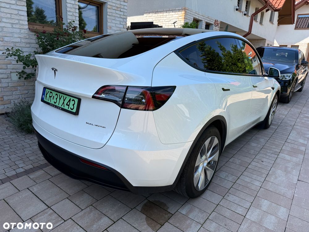 Tesla Model Y Long Range AWD - 3