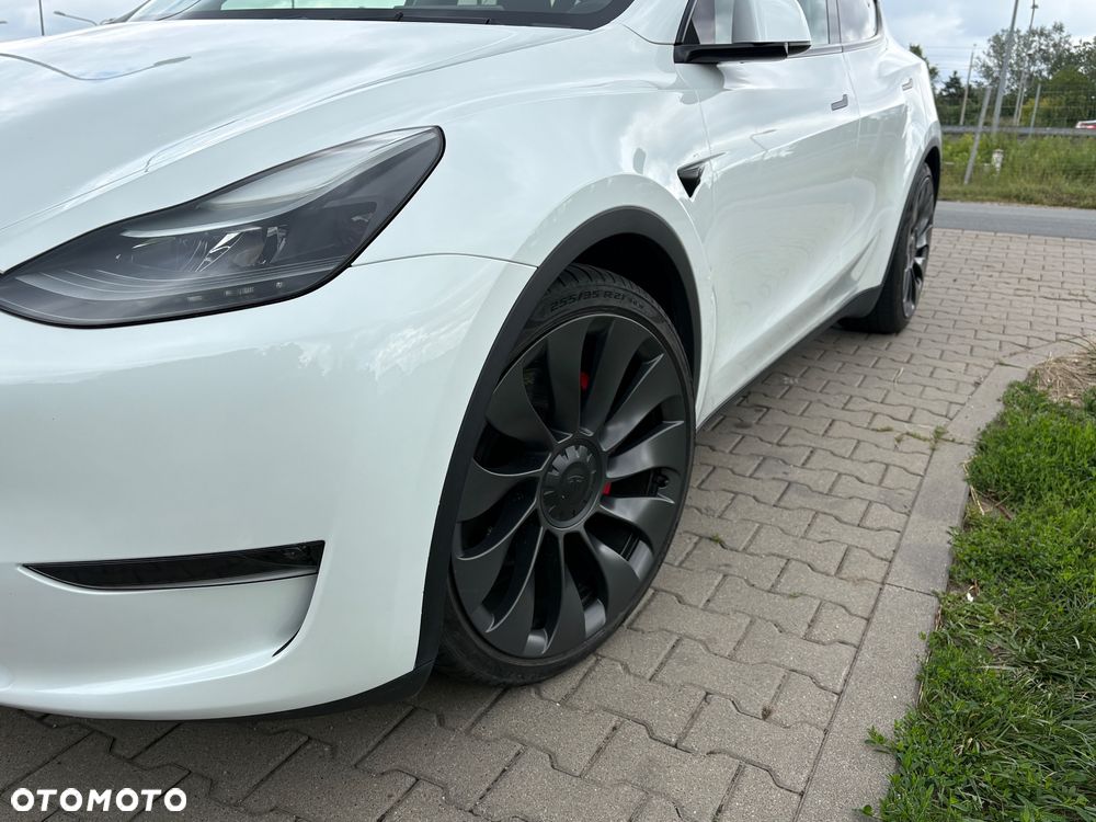 Tesla Model Y Performance AWD - 4