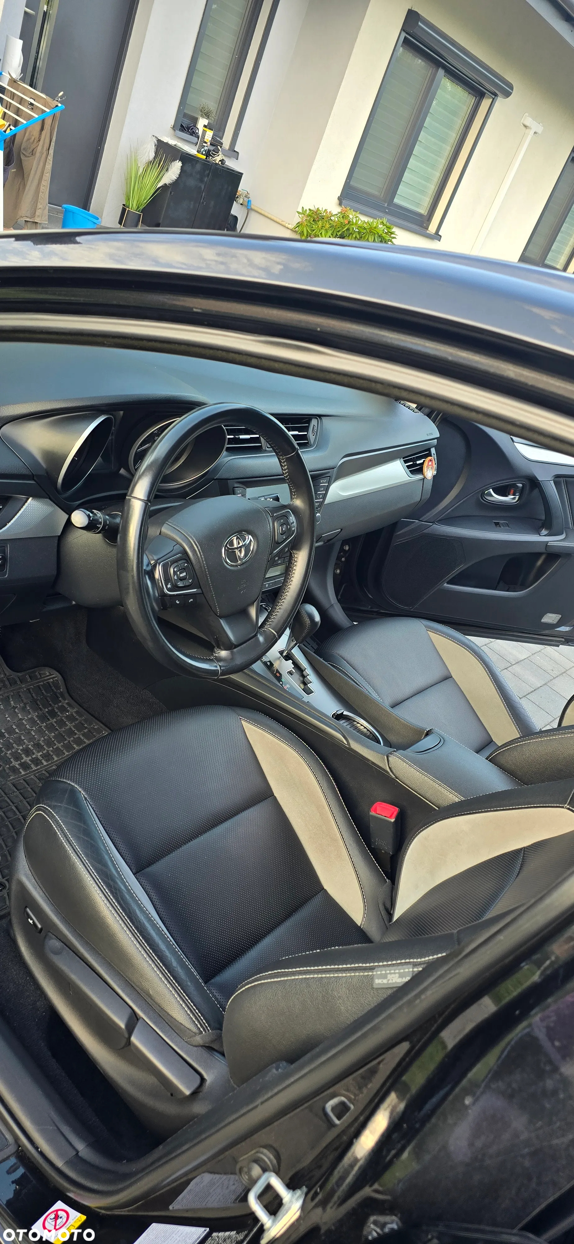 Toyota Avensis 1.8 Premium MS - 12