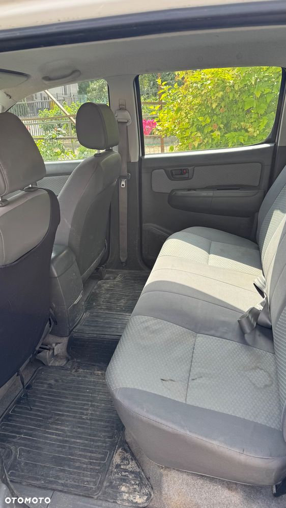 Toyota Hilux 2.5 D-4D DLX - 12