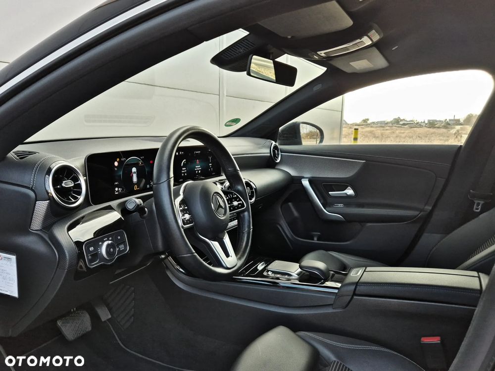Mercedes-Benz CLA 200 7G-DCT Progressive - 24