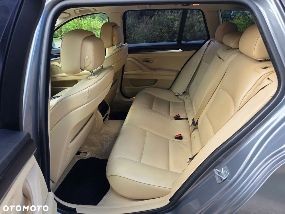 BMW Seria 5 520d - 29