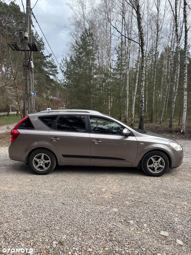 Kia Ceed - 10