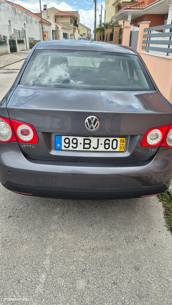 VW Jetta 1.9 TDi Confortline - 6