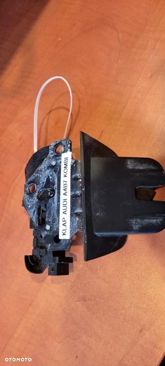 Zamek klapy tył 8E9827520A Audi A4 B7 kombi - 1