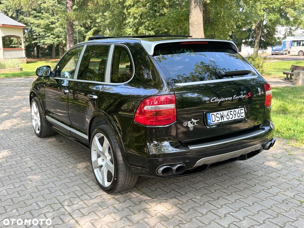 Porsche Cayenne Turbo S - 15