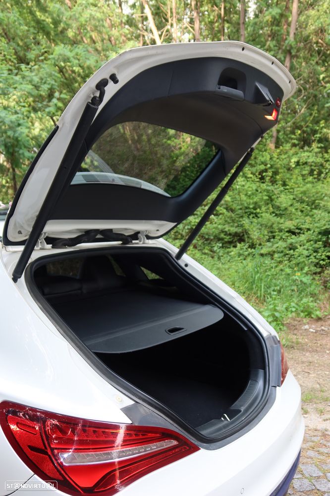 Mercedes-Benz CLA 220 d Shooting Brake AMG Line Aut. - 18