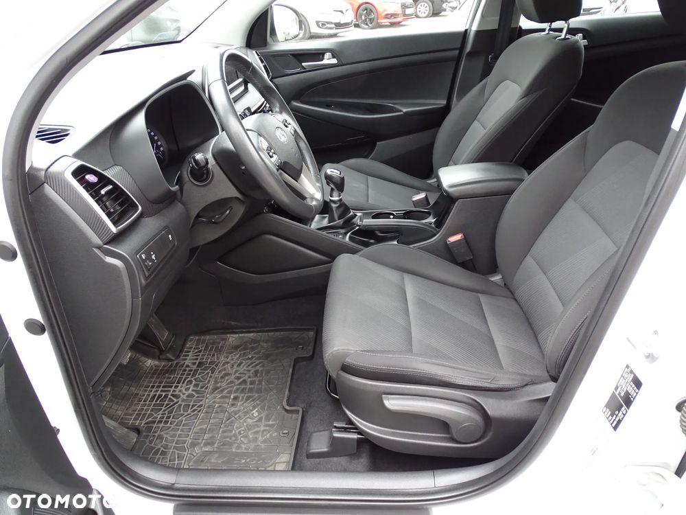 Hyundai Tucson 1.6 GDI BlueDrive Comfort 2WD - 24