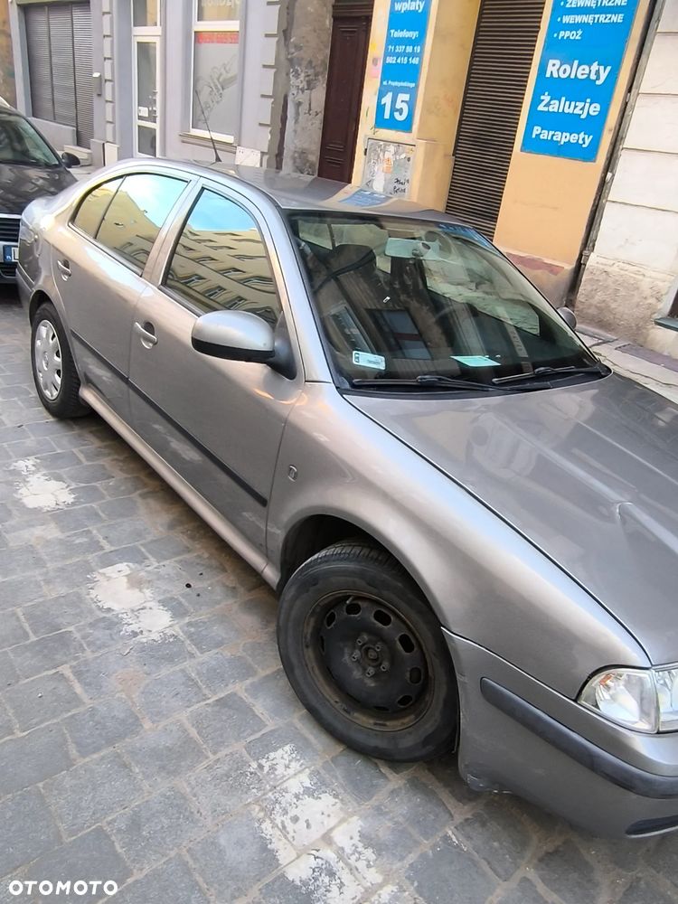 Skoda Octavia 1.6 Tour - 12