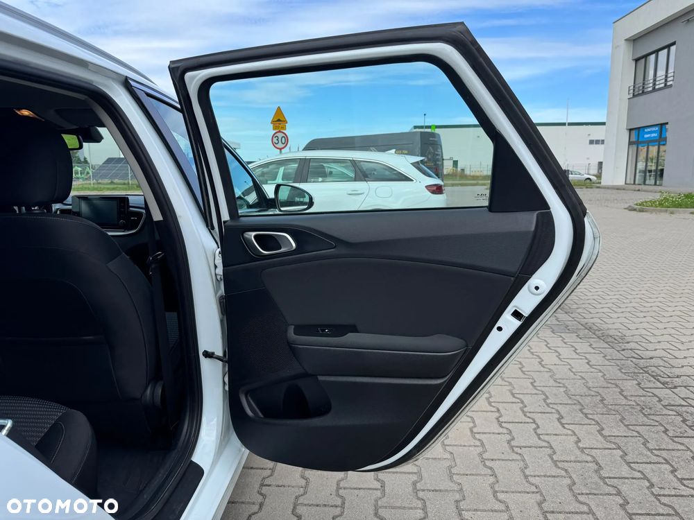 Kia Ceed 1.5 T-GDI M - 23