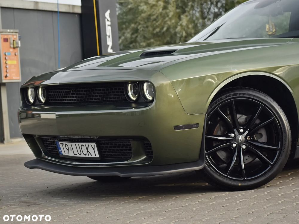 Dodge Challenger - 10
