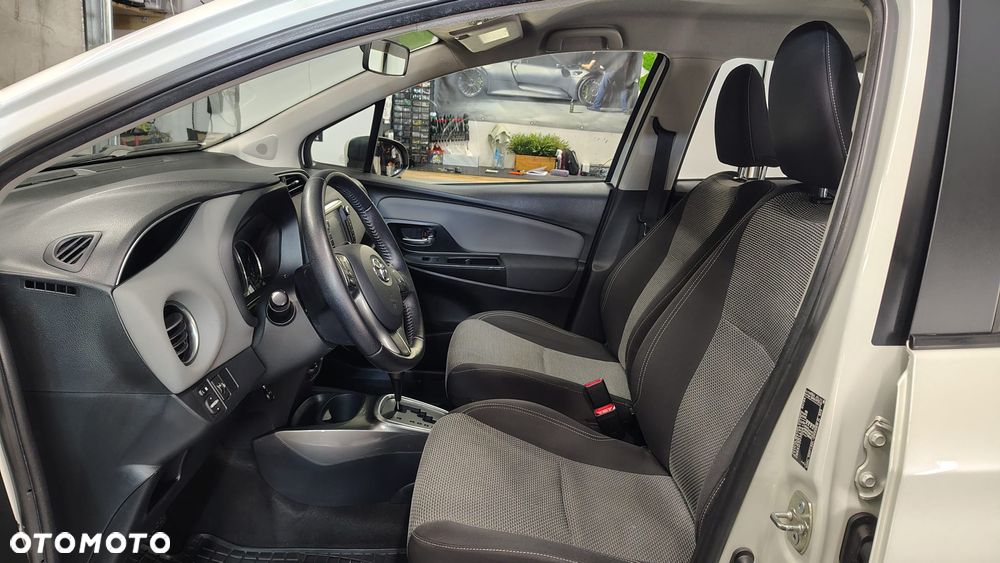 Toyota Yaris Hybrid 100 Premium - 14