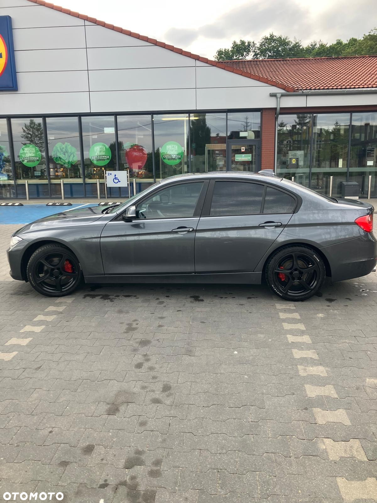 BMW Seria 3 318d - 4