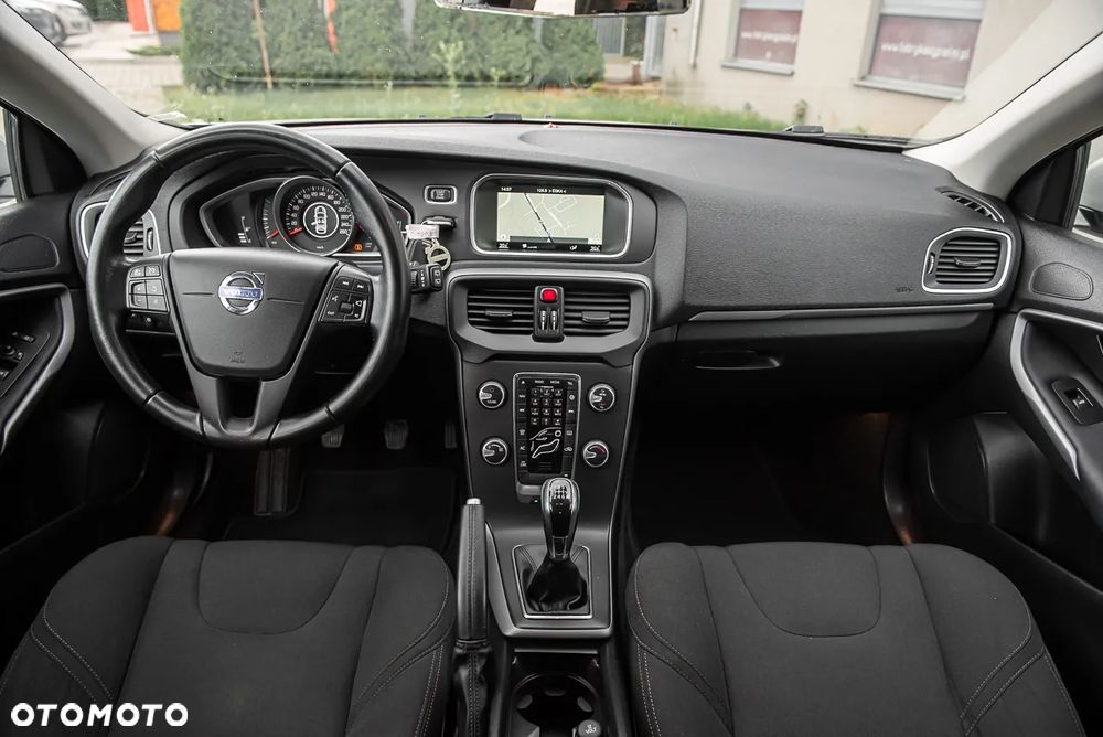 Volvo V40 - 25