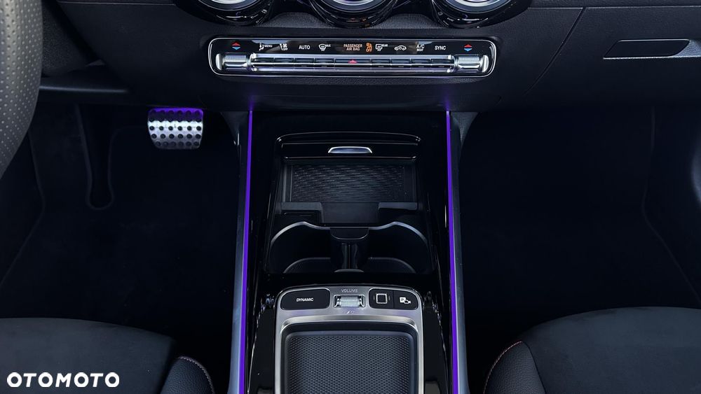 Mercedes-Benz GLB - 16