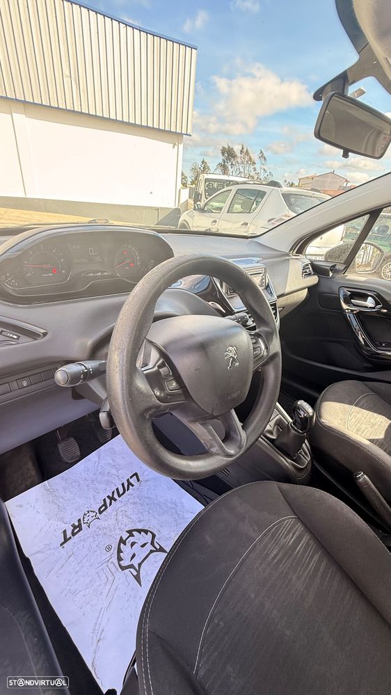 Peugeot 208 - 13