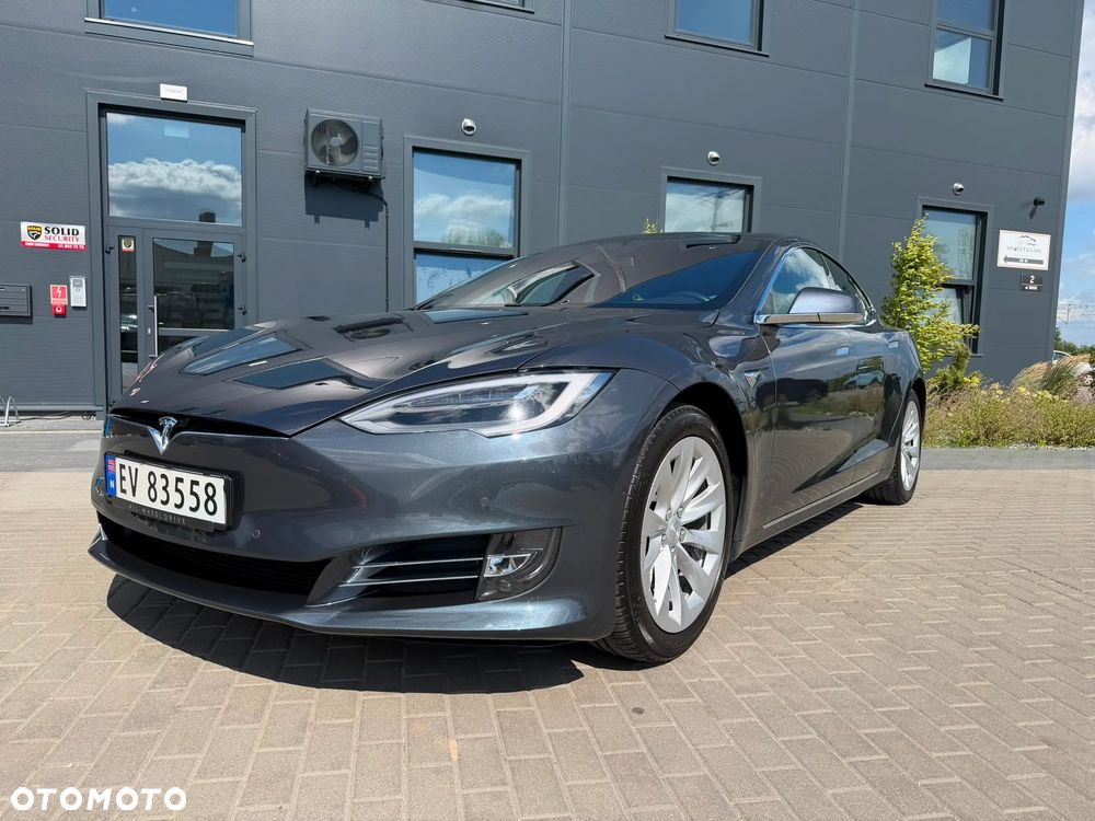Tesla Model S - 1