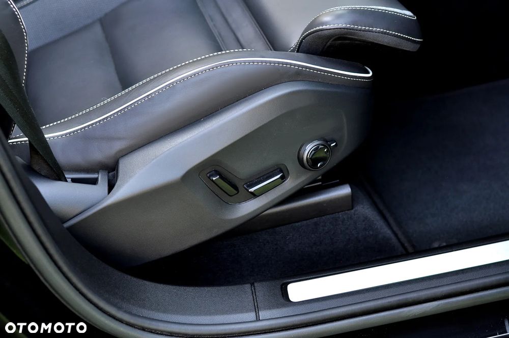 Volvo XC 60 B4 D Ultimate Dark - 28