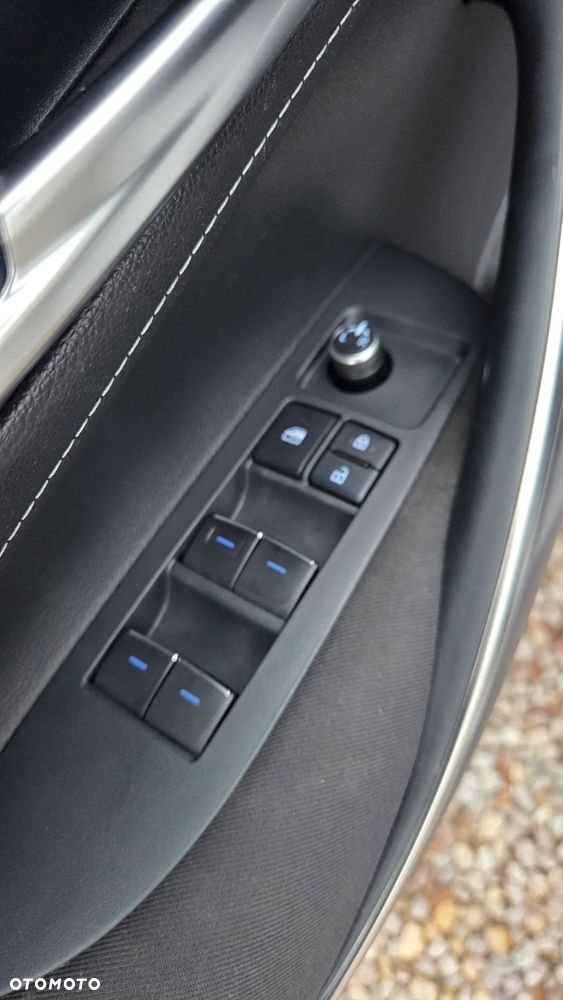 Toyota Corolla 1.8 Hybrid Executive - 17