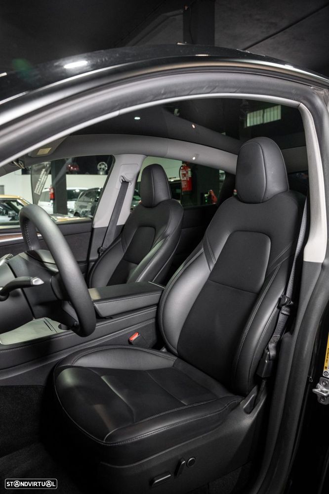 Tesla Model Y Performance Dual Motor AWD - 19