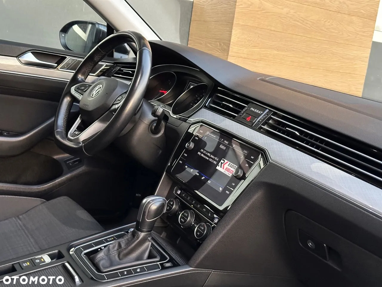 Volkswagen Passat Variant 1.6 TDI SCR DSG Business - 25
