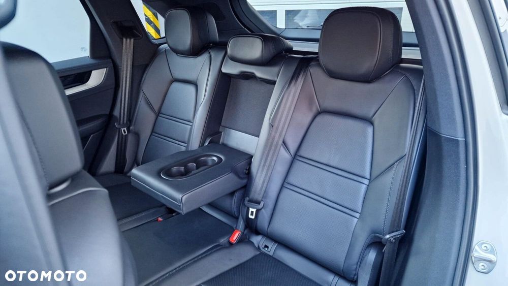 Porsche Cayenne - 36