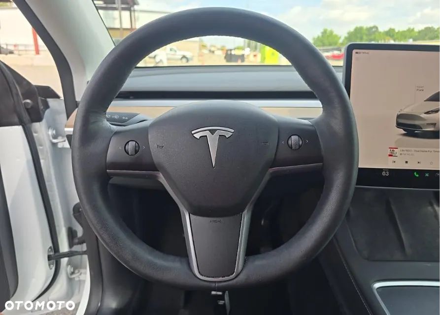 Tesla Model Y Long Range Dual Motor AWD - 8