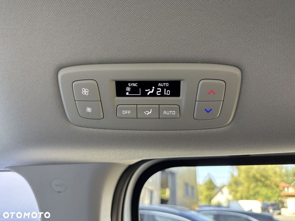 Kia Carnival - 33