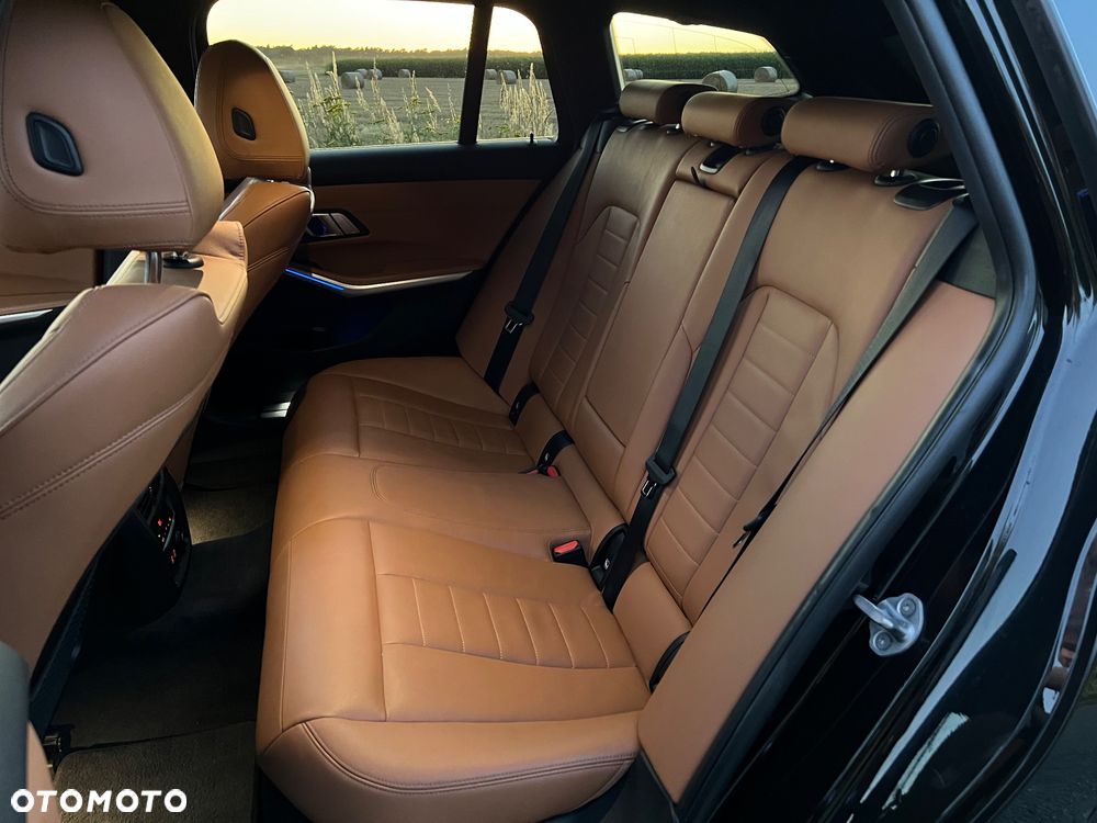 BMW Seria 3 330i xDrive M Sport - 27