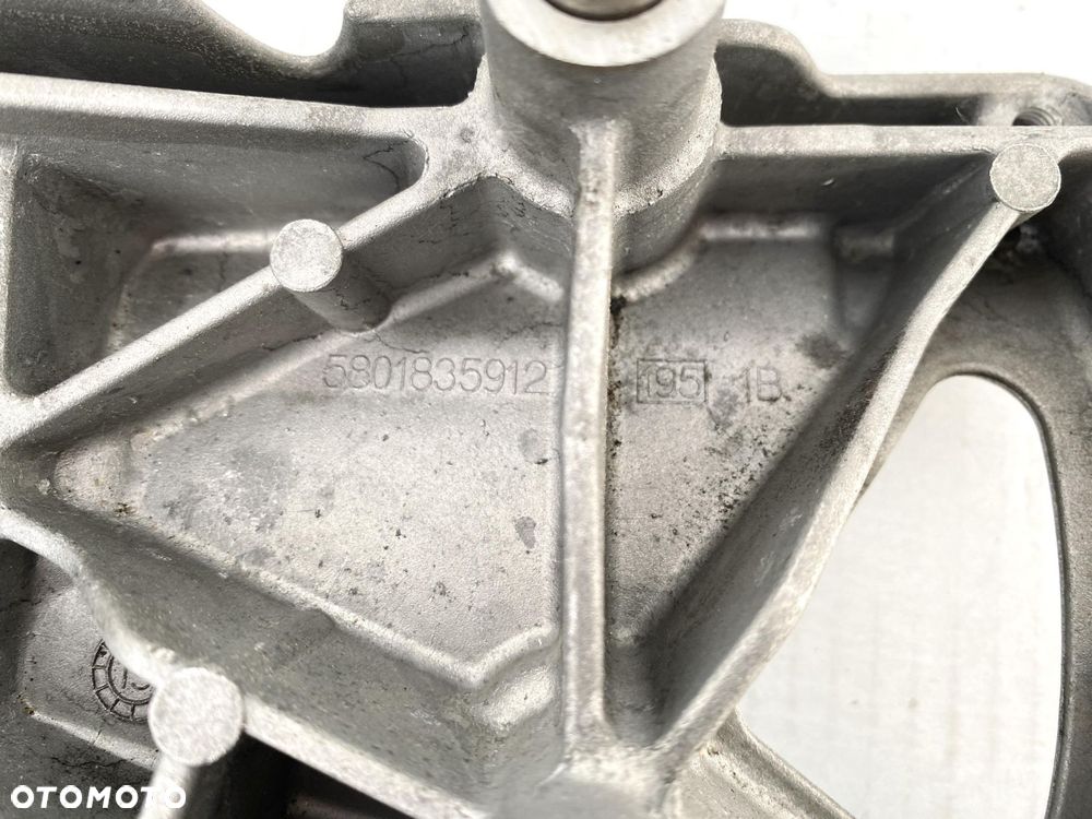 DUCATO 16- 2.3 JTD ŁAPA PODSTAWA Sprężarki klimatyzacji E6 - 3