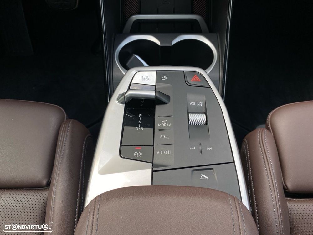 BMW iX1 eDrive20 Pack Desportivo M - 13