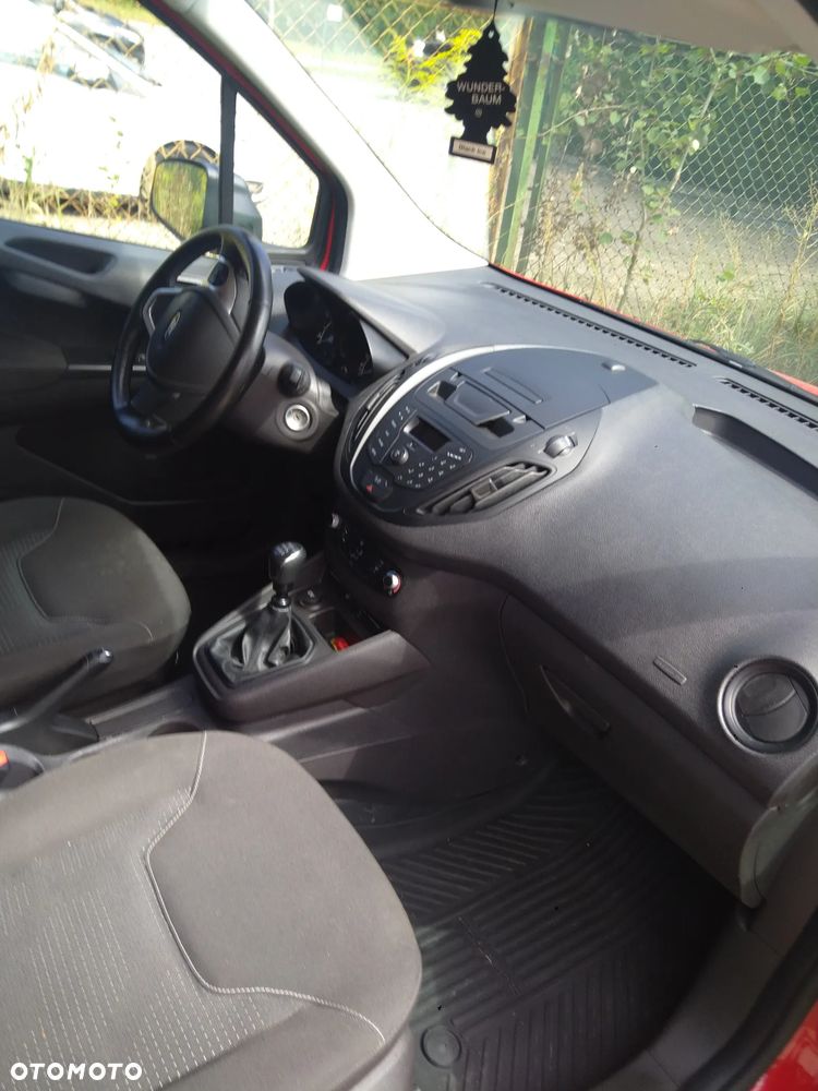 Ford Transit Courier - 12