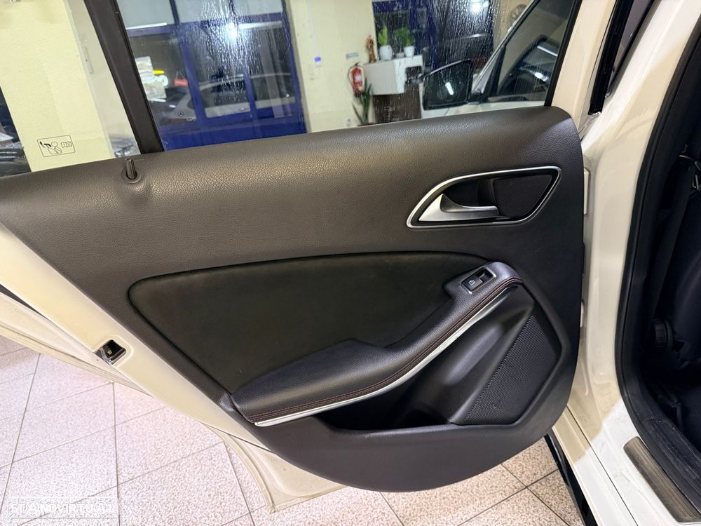 Mercedes-Benz A 180 d AMG Line - 30