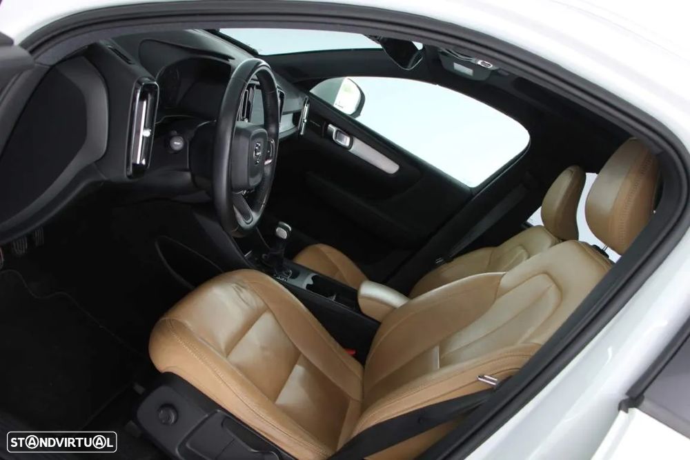 Volvo XC 40 2.0 D3 Momentum Plus - 22