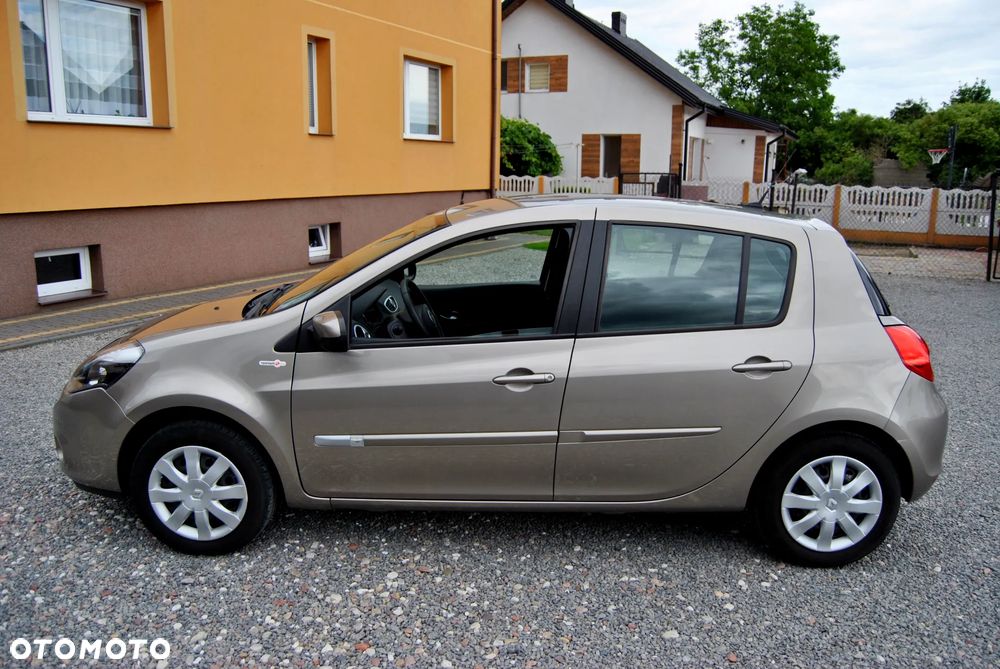 Renault Clio 1.2 16V Limited EU6 - 11