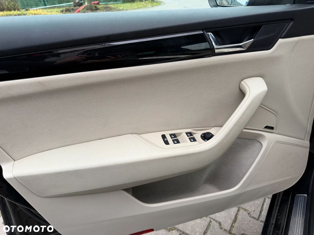 Skoda Superb 2.0 TDI 4x4 L&K DSG - 17