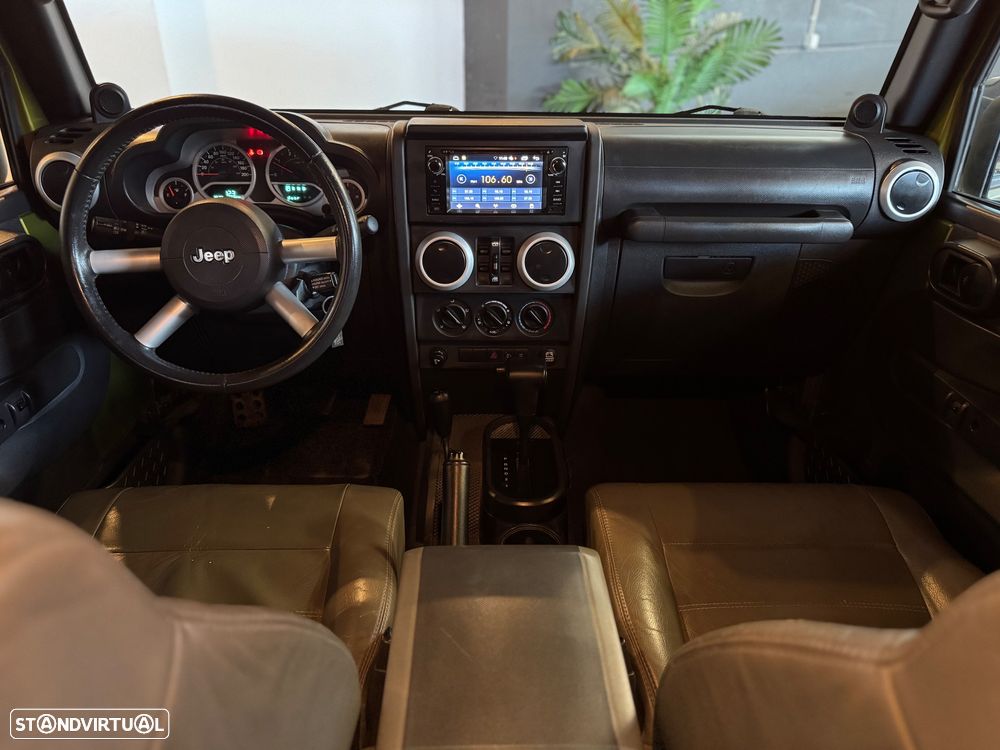Jeep Wrangler 2.8 CRD ATX Sport - 26