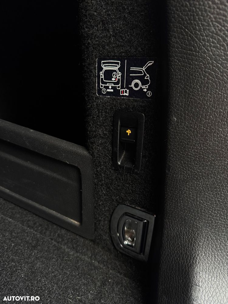 Volkswagen Passat Variant 2.0 TDI DSG BlueMotion Technology R-Line - 34