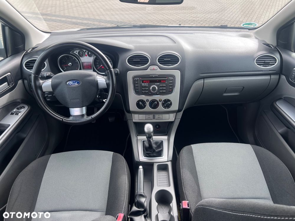 Ford Focus 1.8 Style - 23