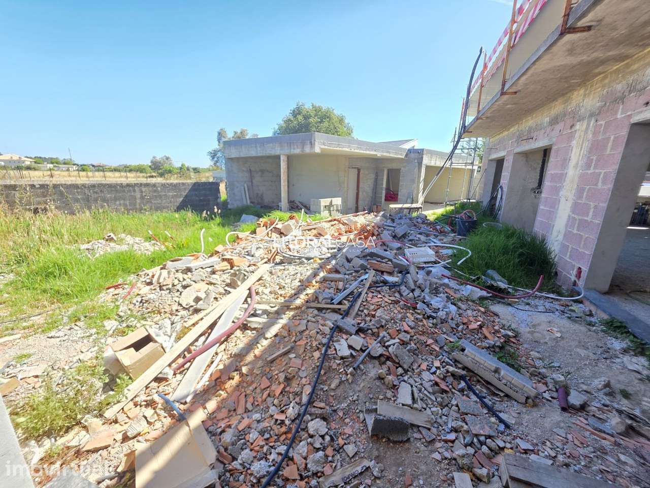 Moradia T3 Térrea com Piscina - Isolada - Grande imagem: 5/25