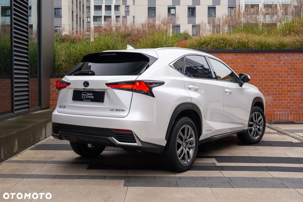 Lexus NX 300h Business Edition AWD - 2